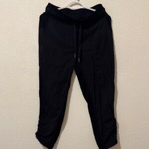 Lululemon Athletica Women's Black Capris